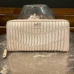 Coach pleated leather wallet, like new condition